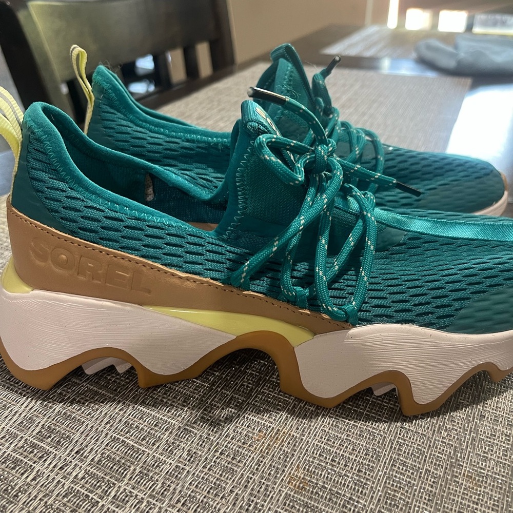 Sorel athletic shoes Kinetic Impact